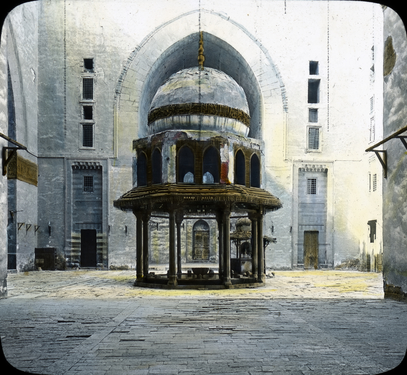 Illustration for article titled Amazing Hand-Tinted Photos of Egypt from the late 19th century